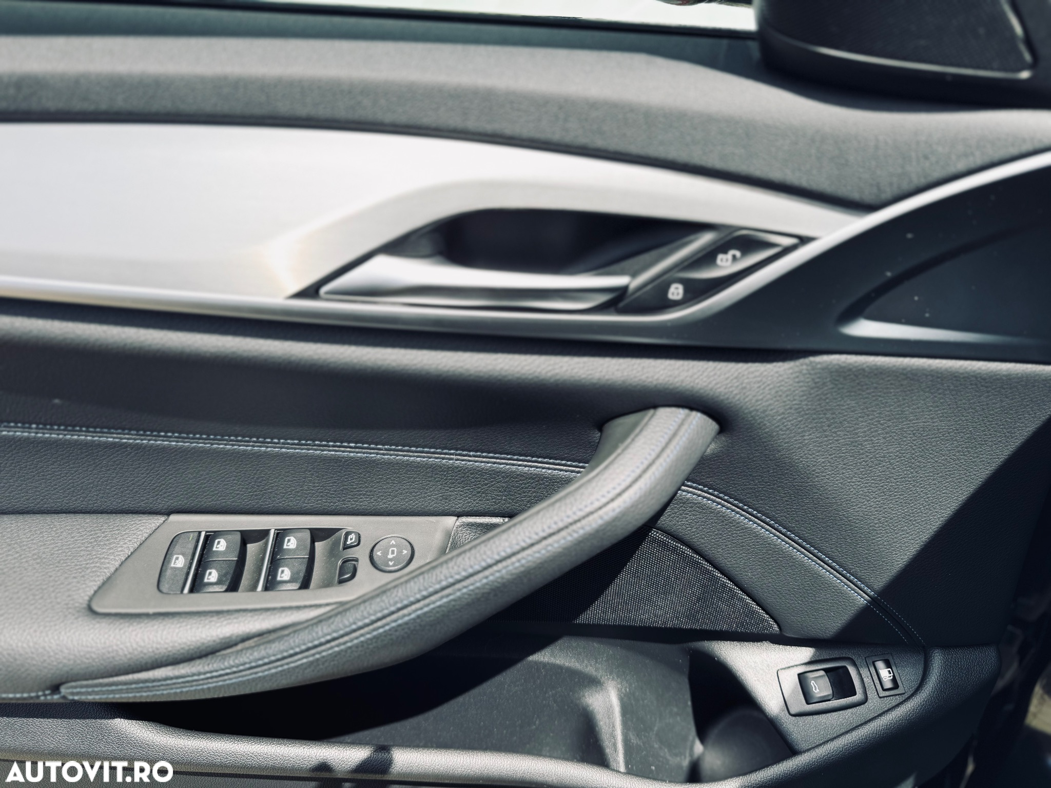BMW Seria 5 530e xDrive Touring Aut. - 37