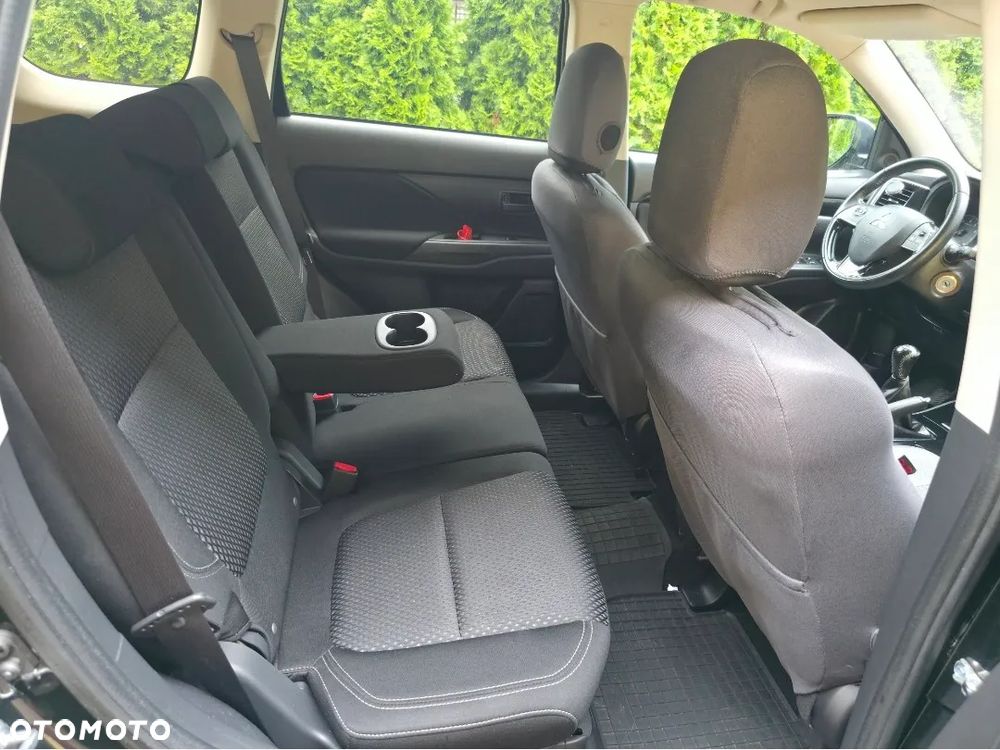 Mitsubishi Outlander 2.0 Invite + 2WD - 10