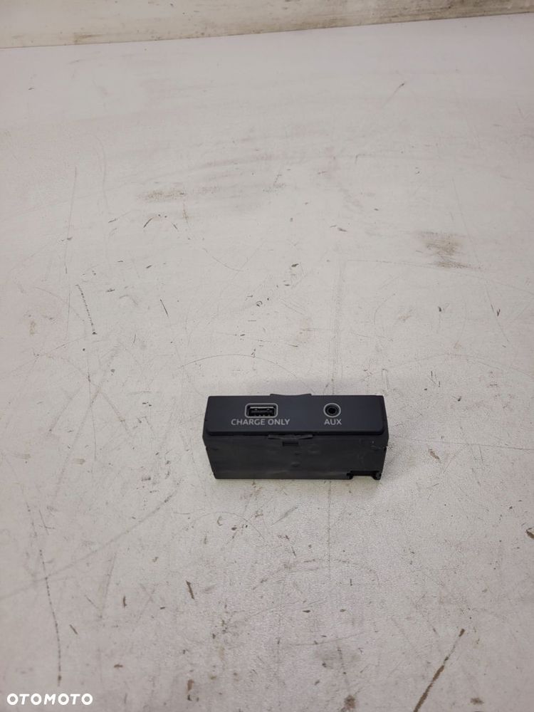 PORT WEJŚCIE AUX USB AUDI A4 B9 A5 Q5 8W0035726 - 1