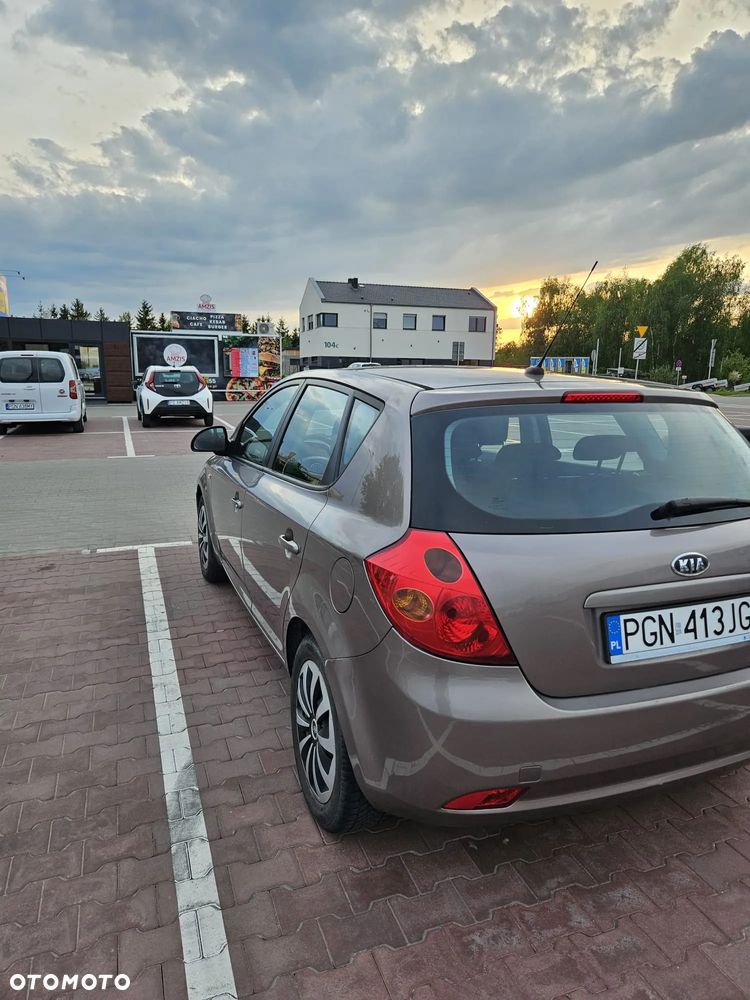 Kia Ceed 1.6 Crdi Comfort - 4