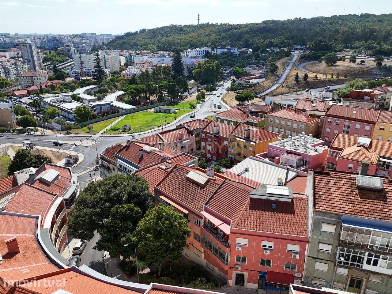 Apartamento renovado na freguesia de Águas Livres - Buraca com Terraço - Grande imagem: 2/15