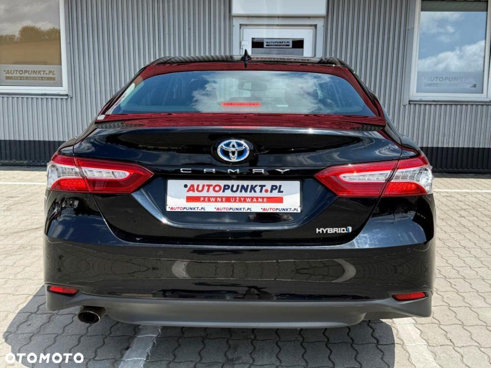 Toyota Camry - 4