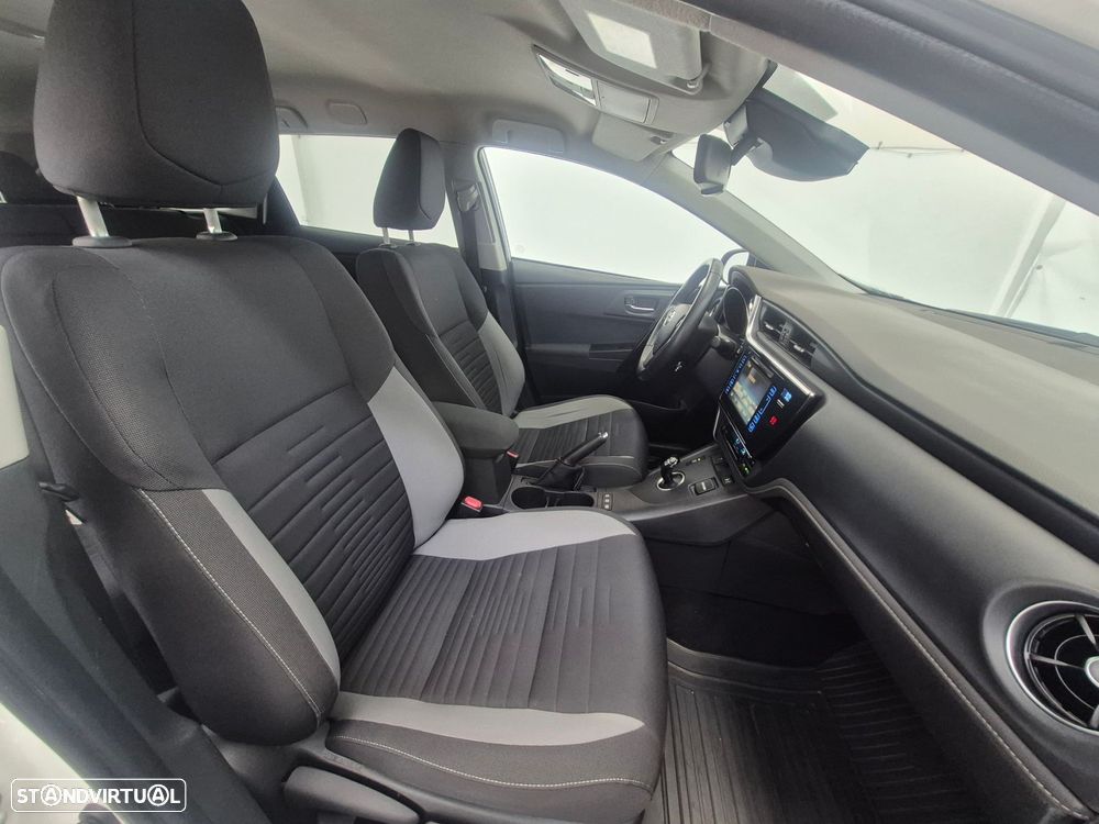 Toyota Auris Touring Sports 1.8 HSD Freestyle - 20