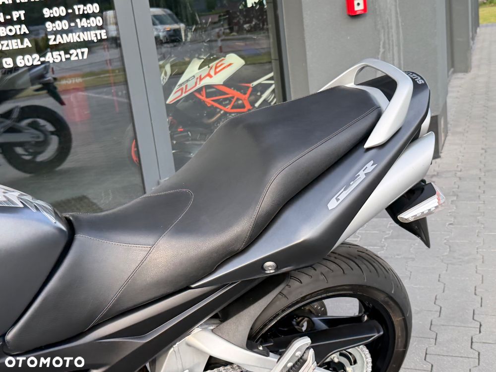 Suzuki GSR - 34