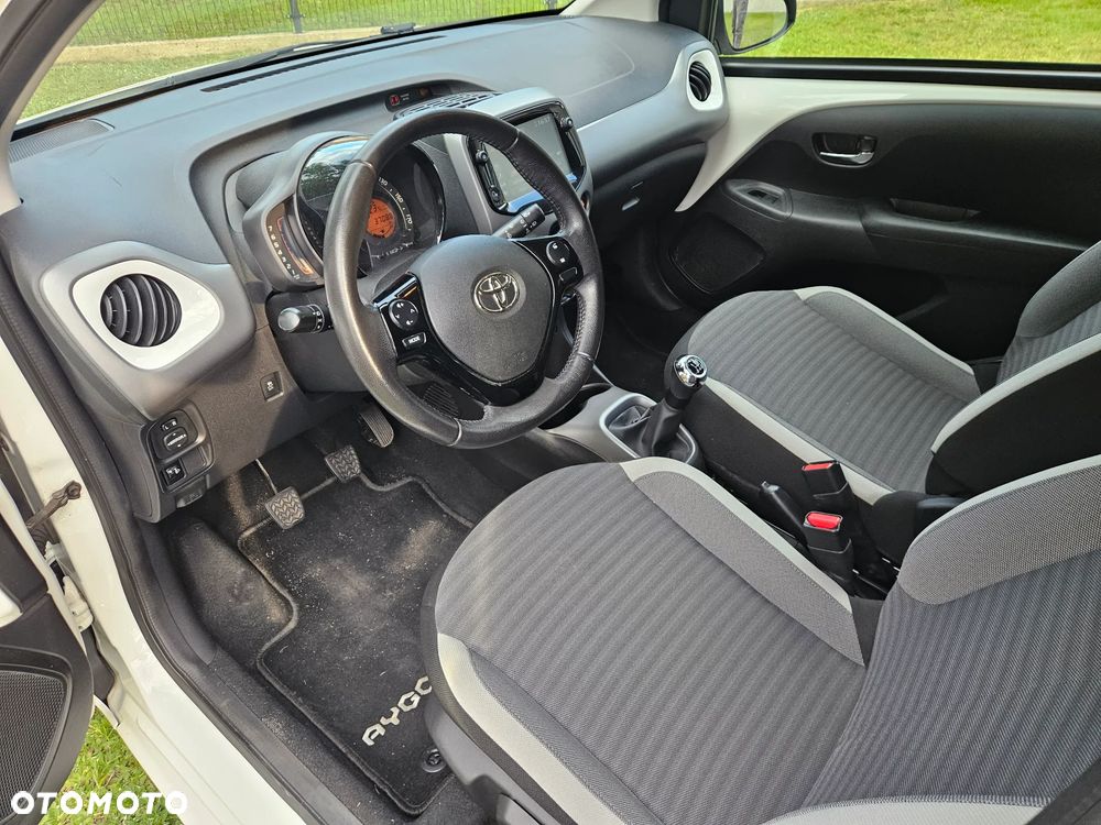Toyota Aygo x-play - 11