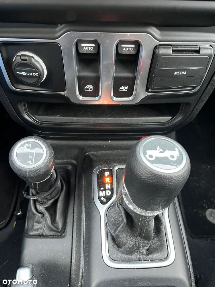 Jeep Wrangler 3.6 X - 11