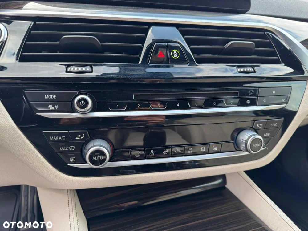 BMW Seria 5 520d xDrive M Sport sport - 23