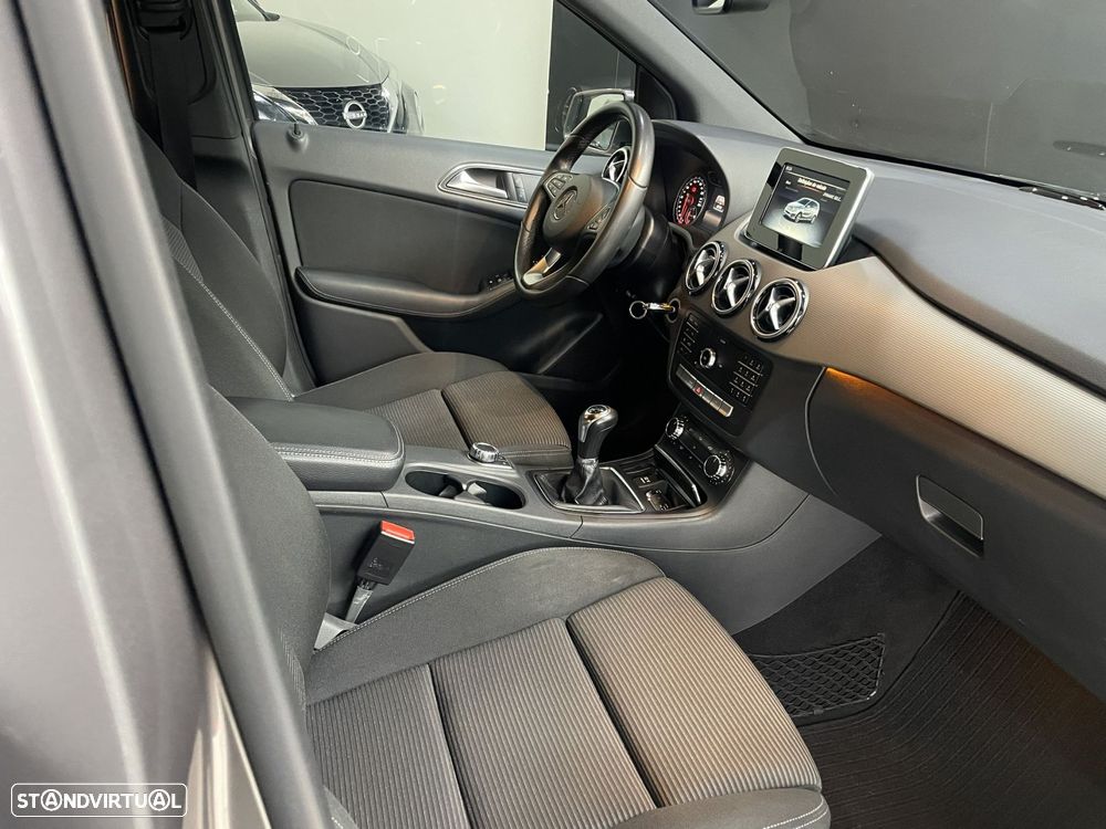 Mercedes-Benz B 180 d Style - 11