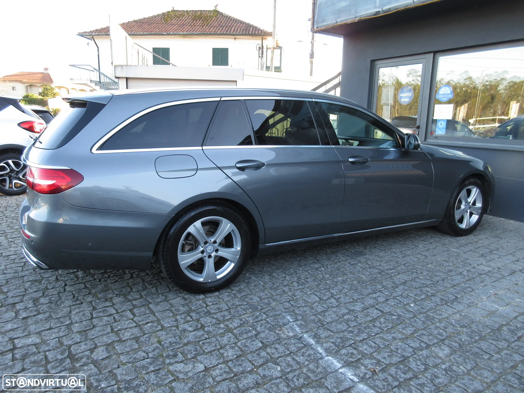 Mercedes-Benz E 200 - 11