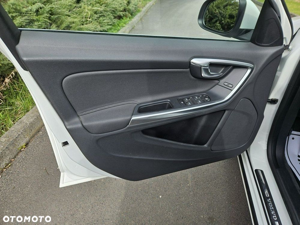 Volvo V60 D3 Geartronic Momentum - 12
