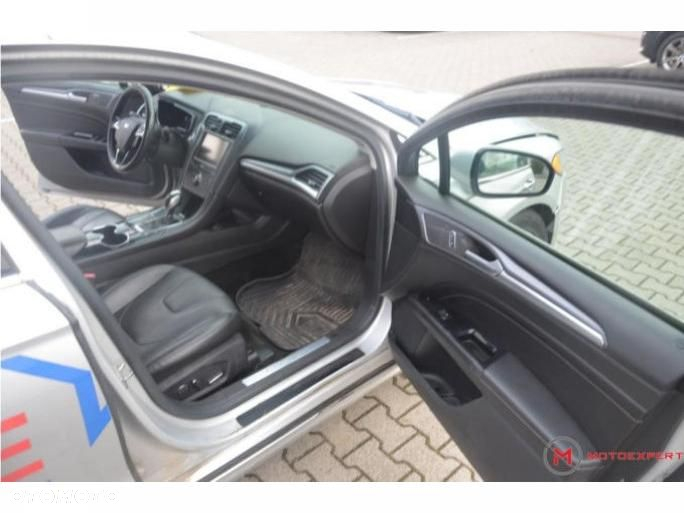 Ford Fusion - 32