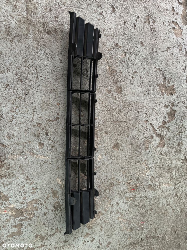 BMW F10 KRATKA SRODKOWA ZDERZAKA 7331724 - 5