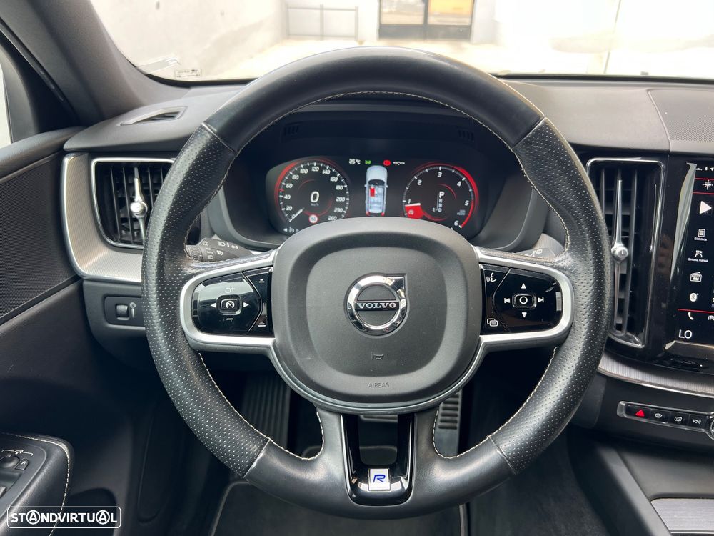 Volvo XC 60 2.0 D4 R-Design AWD Geartronic - 28