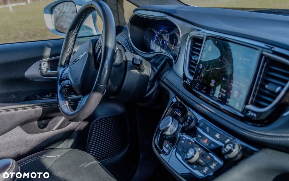 Chrysler Pacifica - 27