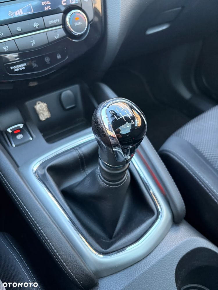 Nissan Qashqai 1.6 DIG-T N-Connecta - 11