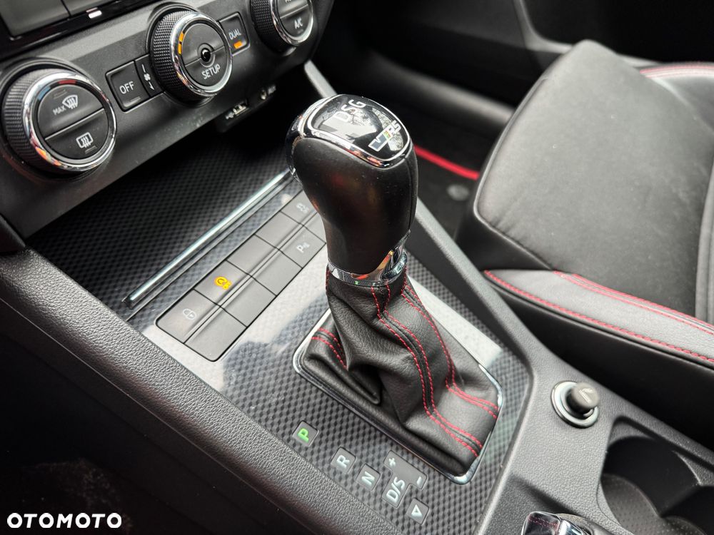 Skoda Octavia 2.0 TDI DSG RS - 31