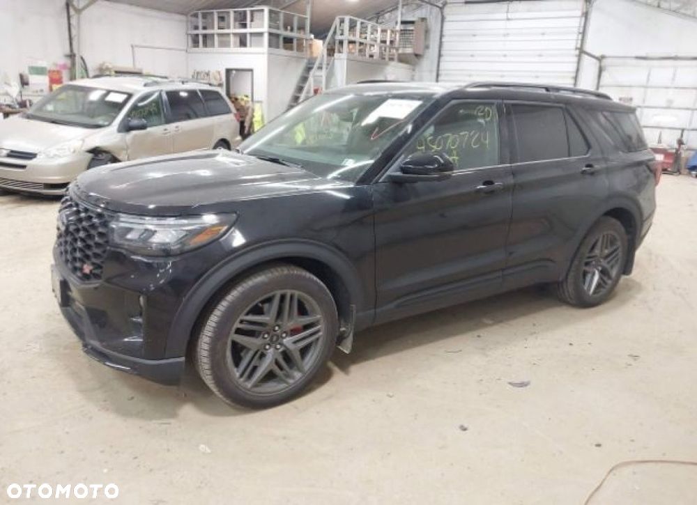 Ford Explorer - 3