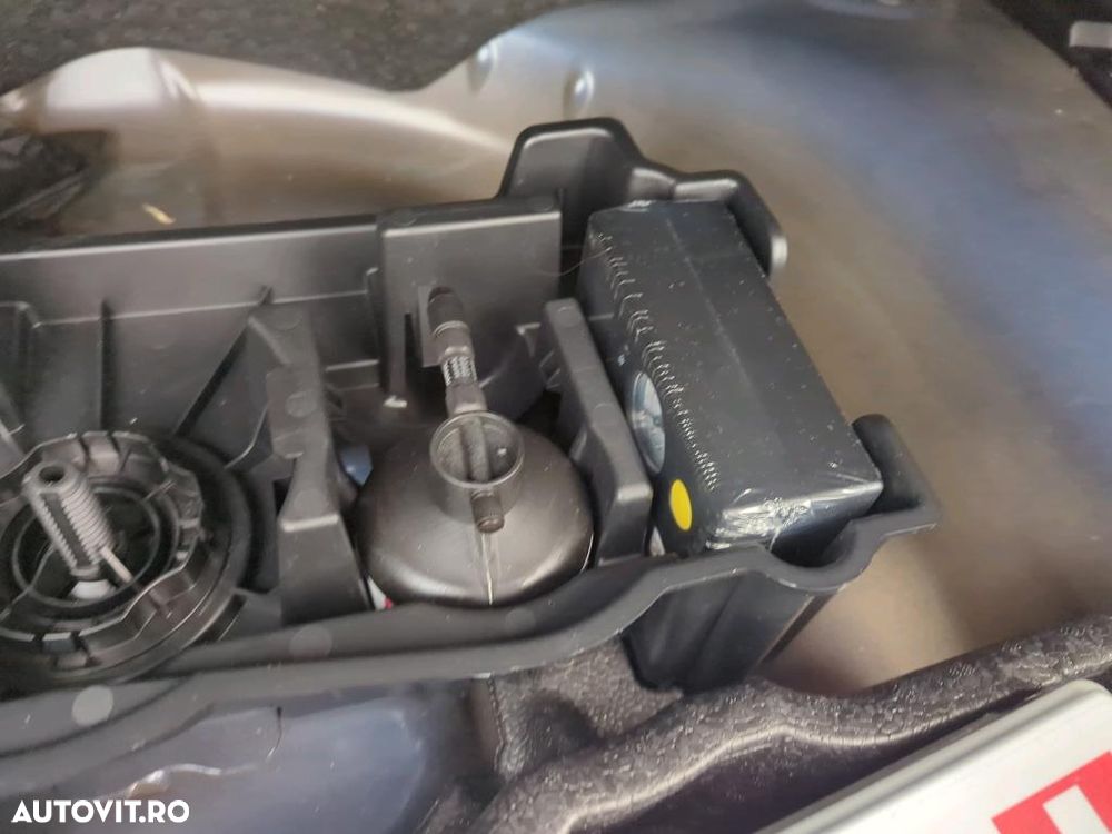 Peugeot 2008 1.2 L PureTech STT EAT8 Allure - 12