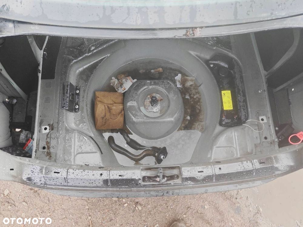 PAS TYLNY AUDI A4 B7 SEDAN LY9B - 5