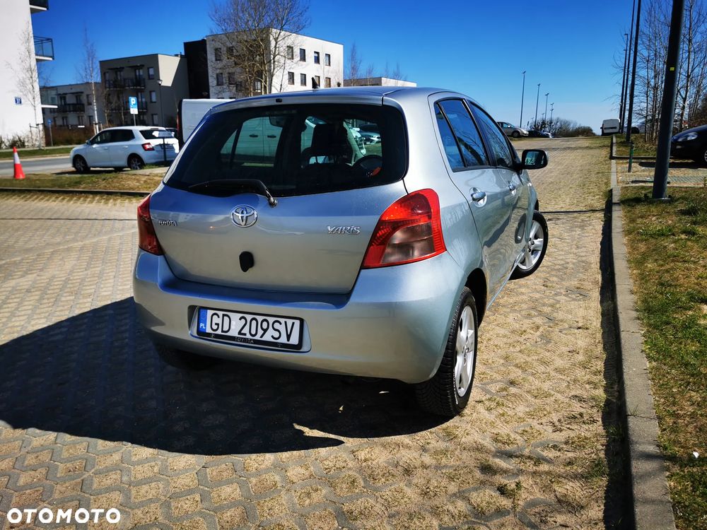 Toyota Yaris 1.3 Sol - 4