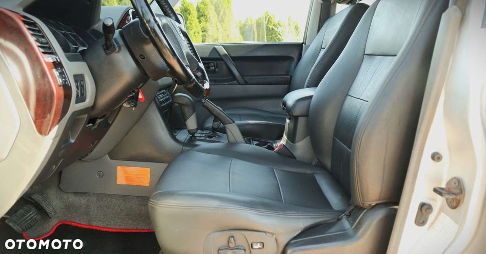 Mitsubishi Pajero - 10