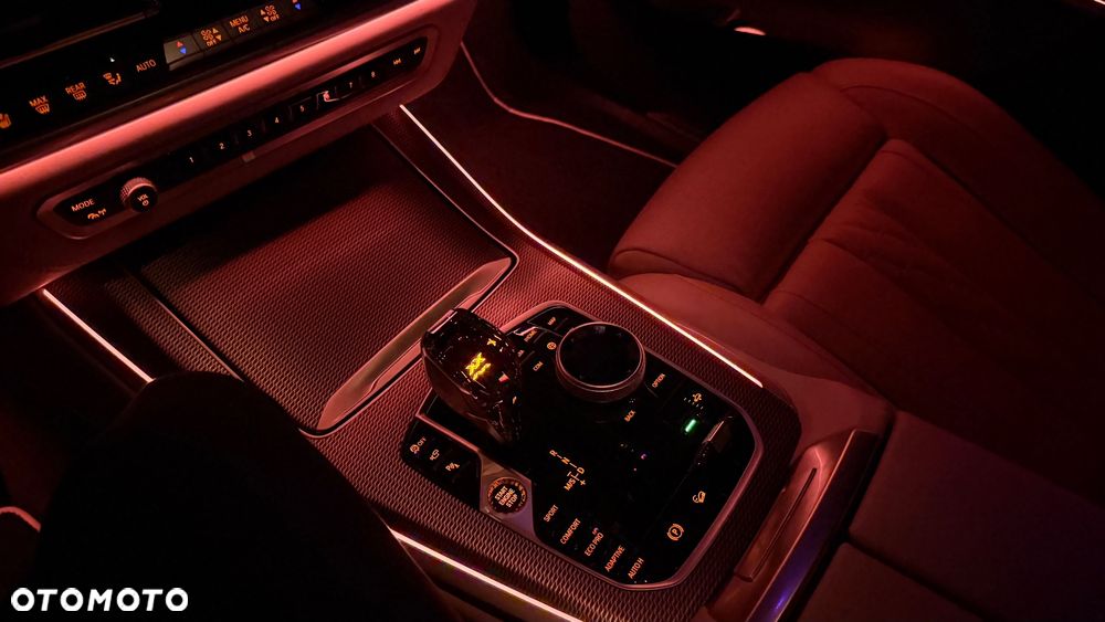 BMW X5 xDrive40d mHEV - 24