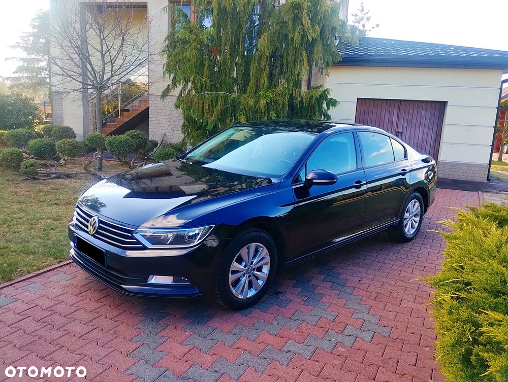 Volkswagen Passat - 1