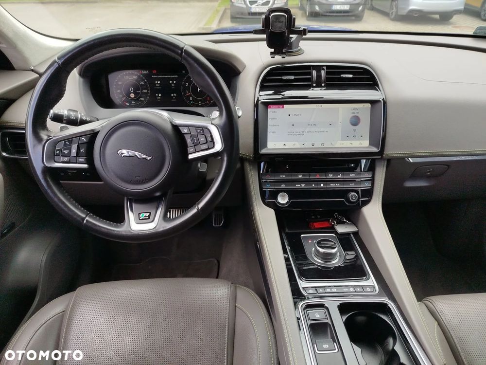 Jaguar F-Pace 2.0 i4P AWD R-Sport - 14