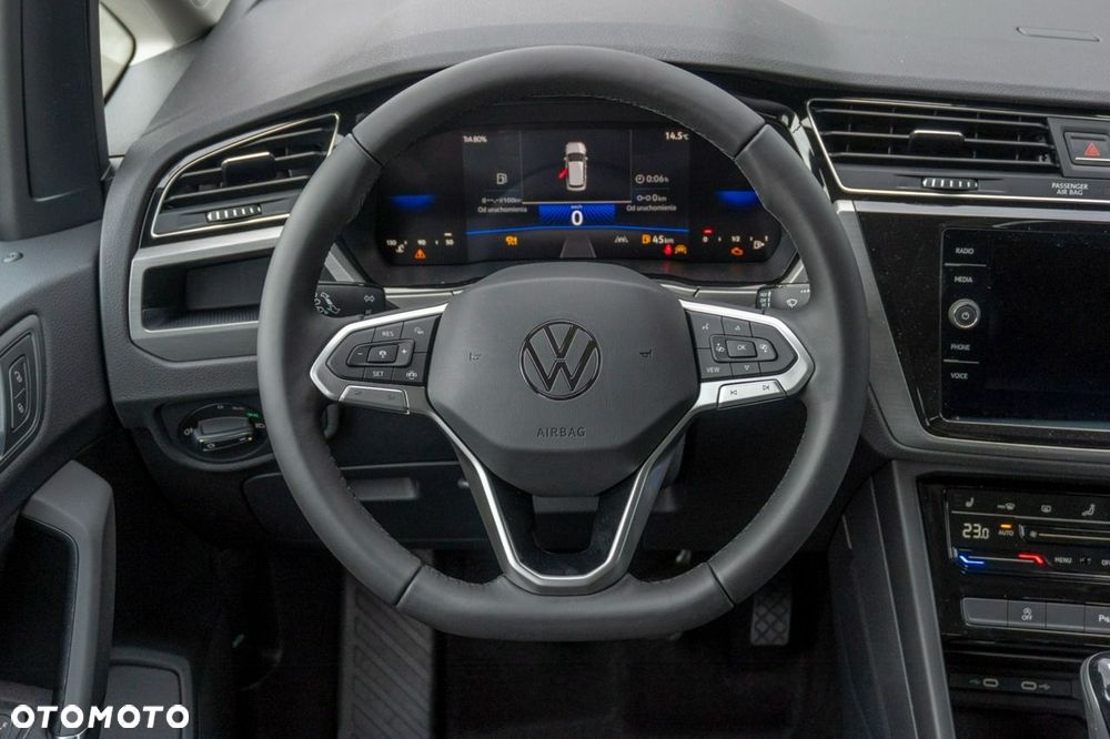 Volkswagen Touran - 19