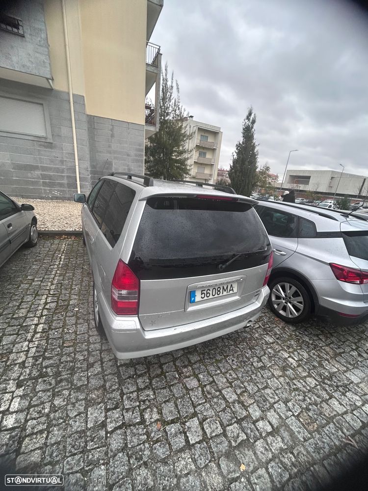 Mitsubishi Space Wagon - 8