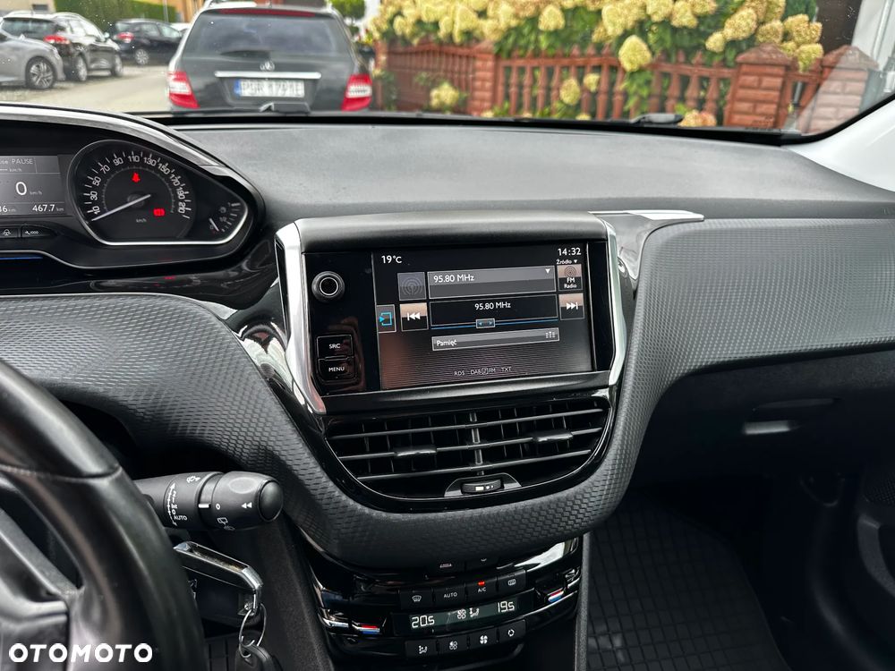Peugeot 2008 - 11