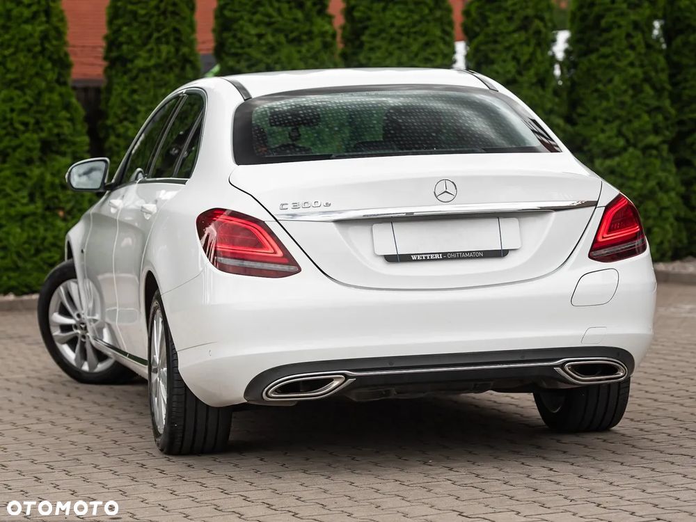 Mercedes-Benz Klasa C 300 e 4Matic 9G-TRONIC Edition Avantgarde - 2