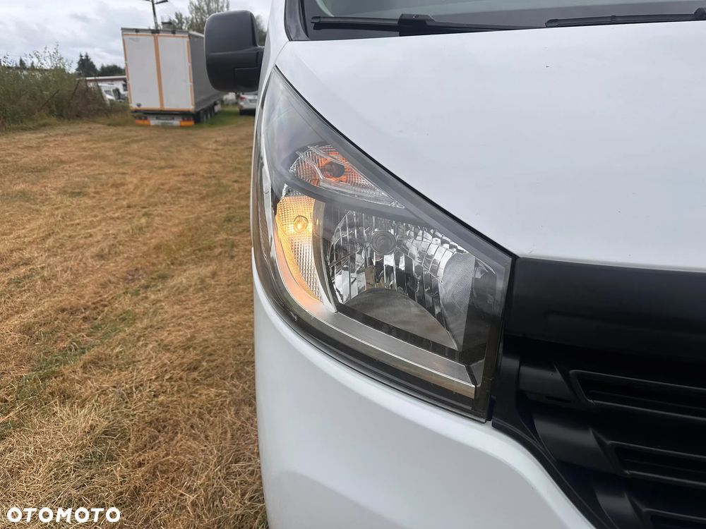 Renault Trafic L1H1 1.6 diesel 145kM, manual, 2016 rok WEBASTO, BAGAŻNIK DACHOWY THULE, KAMERA COFANIA, HAK, CZUJNIKI PARKOWANIA, DRZWI PRZESUWNE Z OBU STRON! - 17