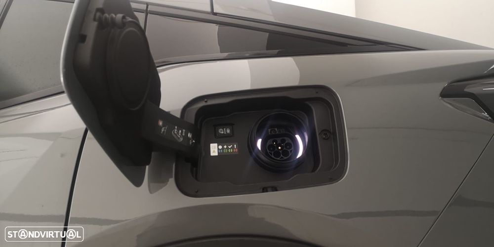 Peugeot 408 1.6 Hybrid Allure e-EAT8 - 33