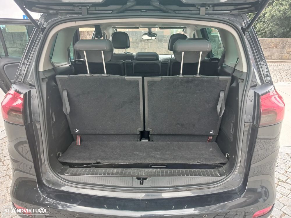 Opel Zafira 1.6 CDTi Executive — fotografia 19