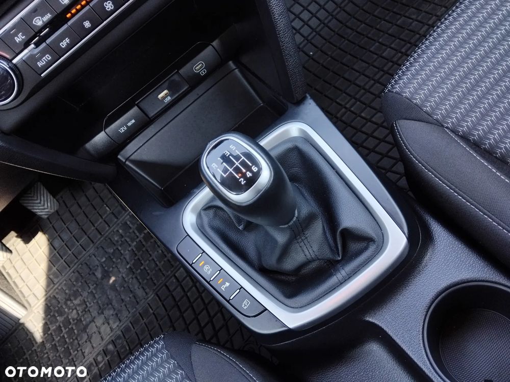 Kia Ceed 1.5 T-GDI M - 17