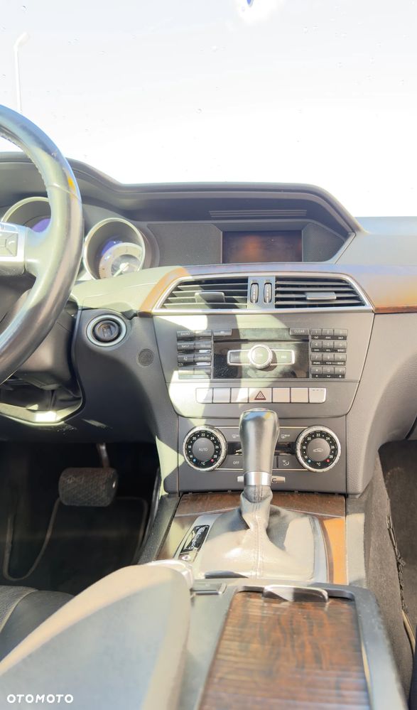 Mercedes-Benz Klasa C 350 CDI DPF (BlueEFFICIENCY) 7G-TRONIC Elegance - 11