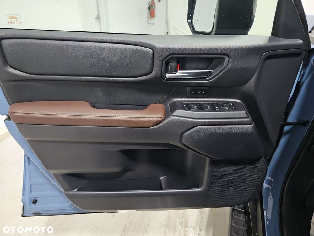 Toyota Land Cruiser - 10