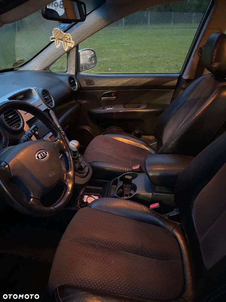 Kia Carens - 18