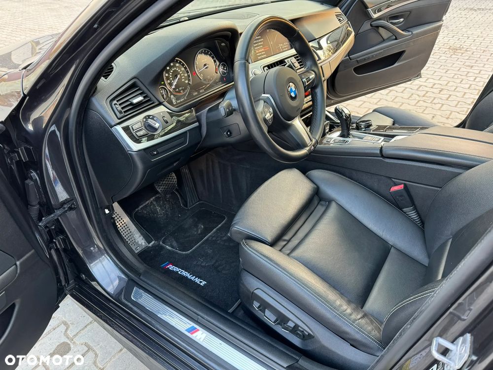 BMW Seria 5 550i - 10