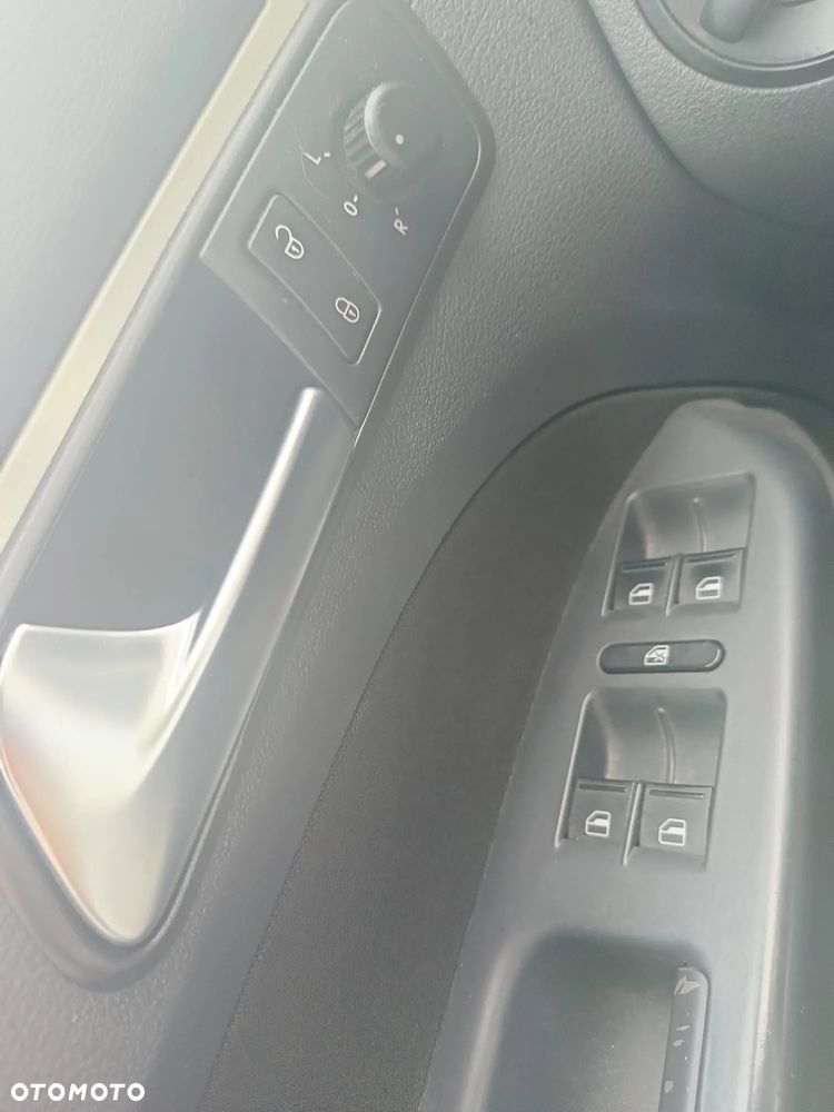 Volkswagen Touran 2.0 TDI DPF Highline DSG - 4