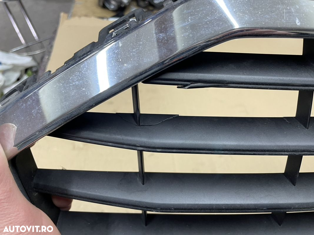 Grila bara fata AUDI A6 C8 an 2020 cod 4k0853651 cu defect - 4