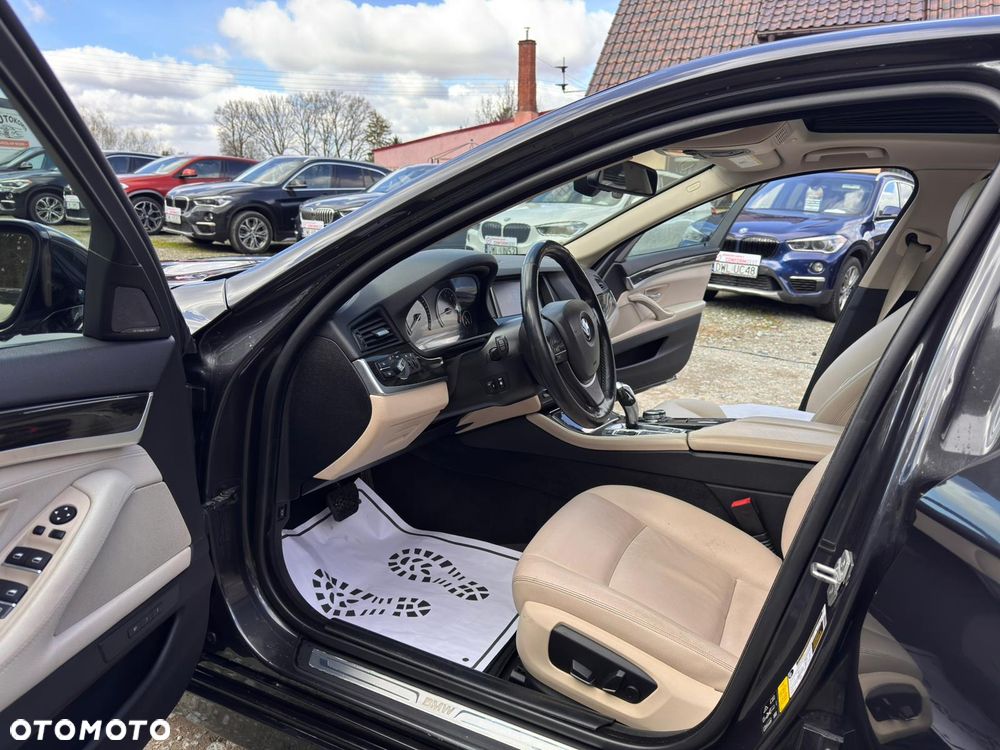 BMW Seria 5 528i xDrive Sport-Aut Luxury Line - 26