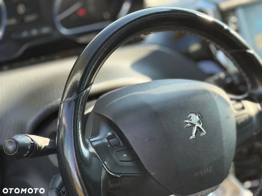 Peugeot 2008 1.2 Pure Tech GPF Allure S&S EAT6 - 12