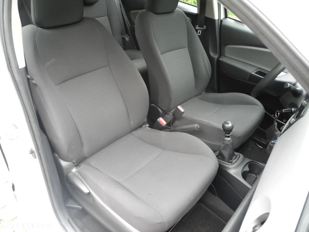 Toyota Yaris - 16