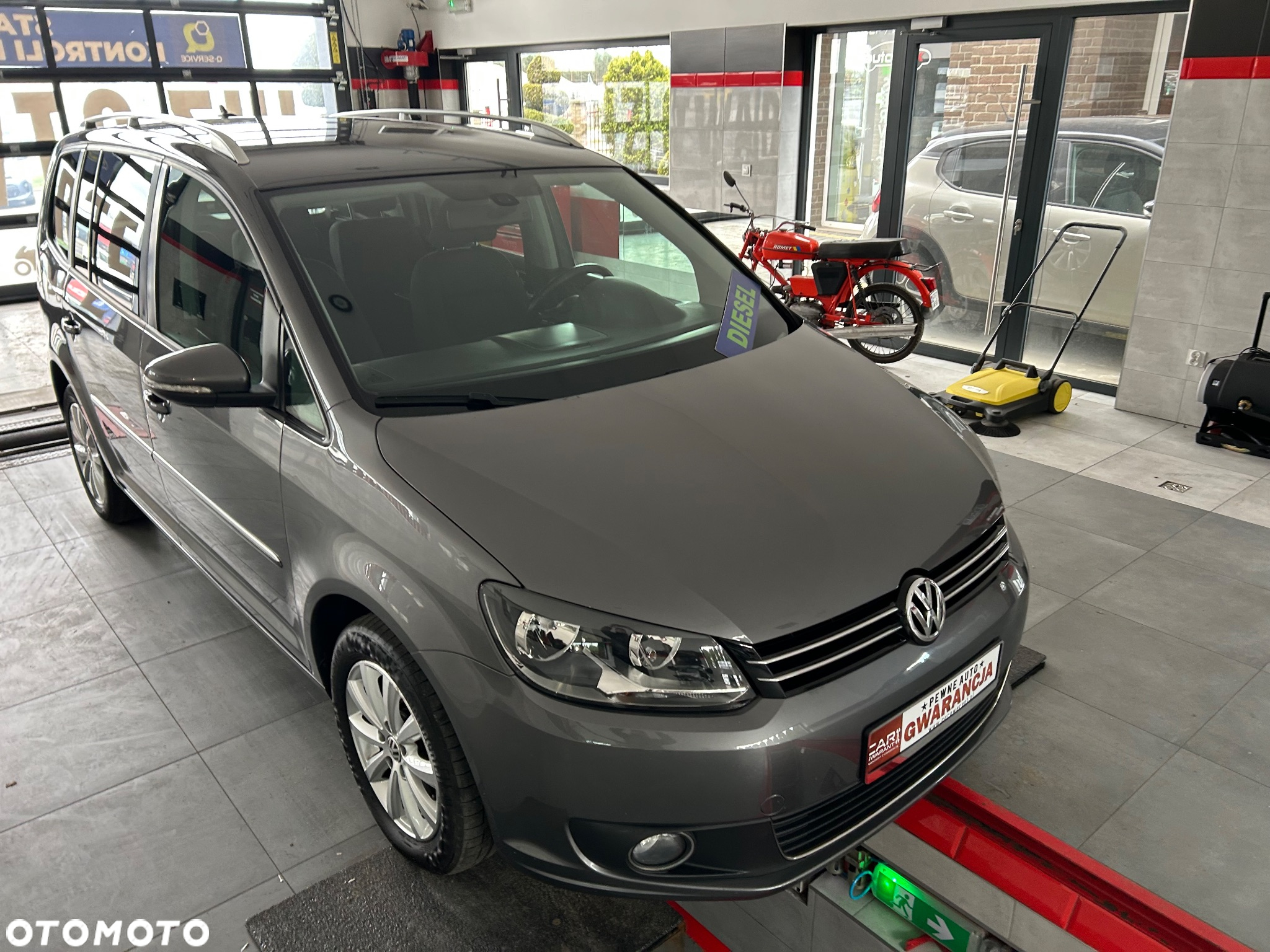 Volkswagen Touran 2.0 TDI BMT Comfortline Plus DSG - 11