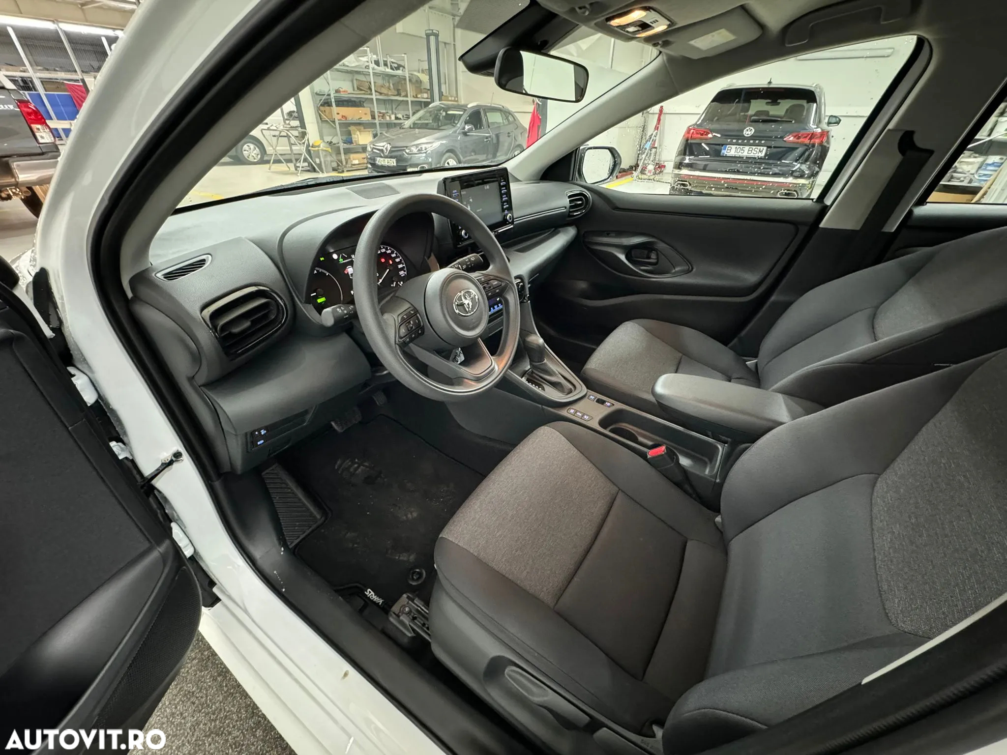 Toyota Yaris 1.5 VVT-i HSD Eco - 9