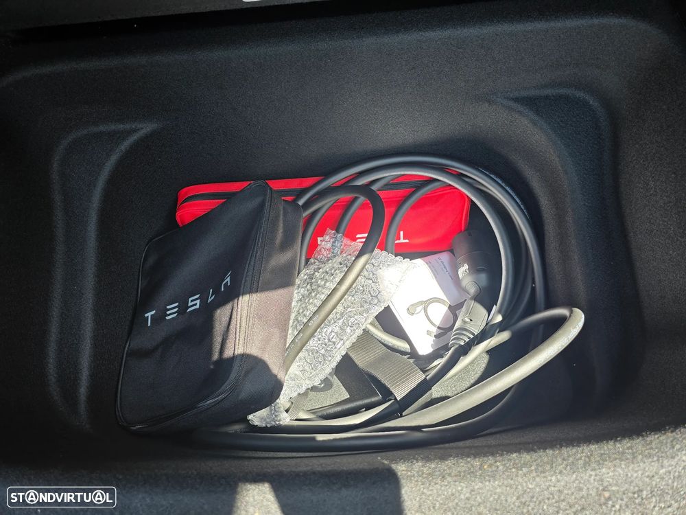 Tesla Model Y - 14