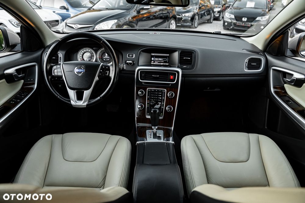 Volvo V60 T5 Momentum - 25