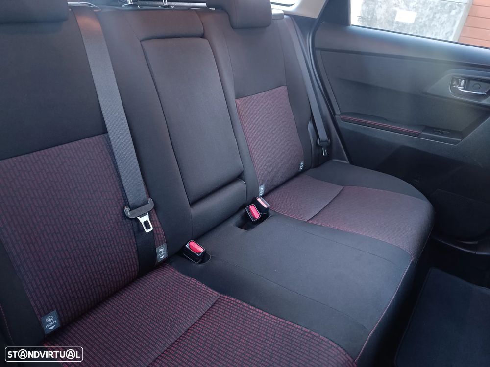 Toyota Auris Touring Sports 1.4 D-4D Comfort+Pack Sport - 4